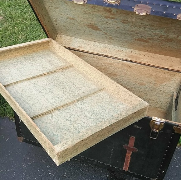 Steamer trunk - Picture 4 of 4